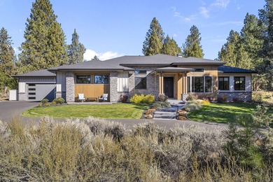 Built in 2022 and perfectly positioned on the 9th hole of the on Aspen Lakes Golf Course in Oregon - for sale on GolfHomes.com, golf home, golf lot