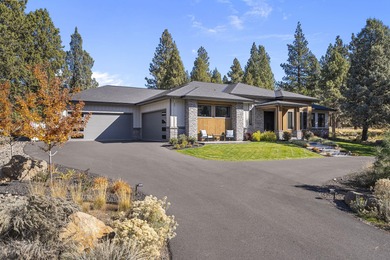 Built in 2022 and perfectly positioned on the 9th hole of the on Aspen Lakes Golf Course in Oregon - for sale on GolfHomes.com, golf home, golf lot