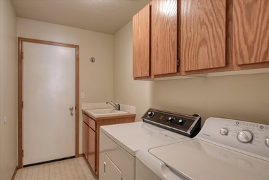 Well-maintained rancher in the gated community of Bridlewood! on The Creek at Qualchan in Washington - for sale on GolfHomes.com, golf home, golf lot