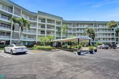 Back on the Market with a Major Price Reduction! Plus, the on Oaks Country Club in Florida - for sale on GolfHomes.com, golf home, golf lot