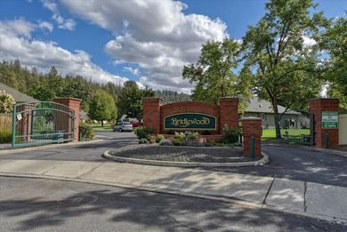 Well-maintained rancher in the gated community of Bridlewood! on The Creek at Qualchan in Washington - for sale on GolfHomes.com, golf home, golf lot