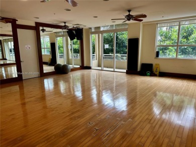 Spectacular 2BD/2BA Condo at Turnberry on the Green - Aventura's on Turnberry Isle Resort and Club in Florida - for sale on GolfHomes.com, golf home, golf lot