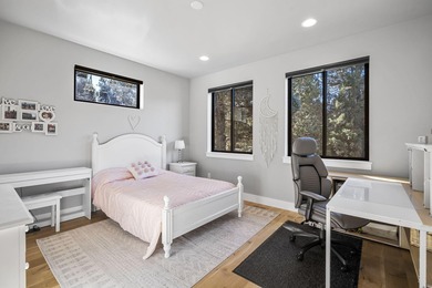 Built in 2022 and perfectly positioned on the 9th hole of the on Aspen Lakes Golf Course in Oregon - for sale on GolfHomes.com, golf home, golf lot