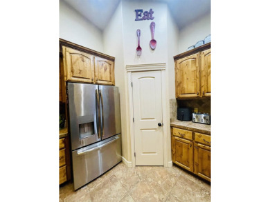 This is an AMAZING opportunity for instant equity!  3+ bedrooms on Hunters Point Golf Club in Idaho - for sale on GolfHomes.com, golf home, golf lot