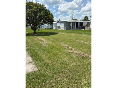 -Updated Bathroom- -Large Rooms- -Great Lot- -Golf Cart on Sebring Lakeside Golf Resort in Florida - for sale on GolfHomes.com, golf home, golf lot