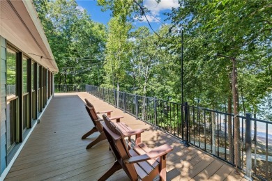 Lake Hartwell location, location, location! Over 100 feet of on The Trail At Chickasaw Pointe in South Carolina - for sale on GolfHomes.com, golf home, golf lot