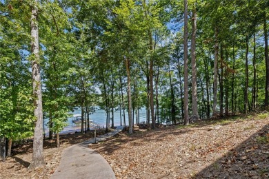 Lake Hartwell location, location, location! Over 100 feet of on The Trail At Chickasaw Pointe in South Carolina - for sale on GolfHomes.com, golf home, golf lot