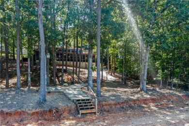 Lake Hartwell location, location, location! Over 100 feet of on The Trail At Chickasaw Pointe in South Carolina - for sale on GolfHomes.com, golf home, golf lot