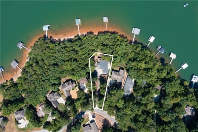 Lake Hartwell location, location, location! Over 100 feet of on The Trail At Chickasaw Pointe in South Carolina - for sale on GolfHomes.com, golf home, golf lot