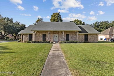 Welcome to 101 Rimwood Avenue, a stunning and meticulously on Oakbourne Country Club in Louisiana - for sale on GolfHomes.com, golf home, golf lot