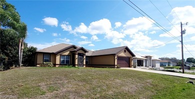 Seller is offering $5,000 toward buyer's closing costs! This on Lehigh Resort Club in Florida - for sale on GolfHomes.com, golf home, golf lot