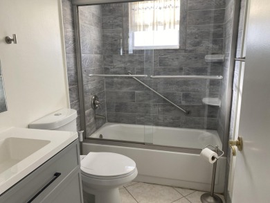 Beautiful remodeled 2 bedroom. New kitchen- new appliances - on Kings Point Golf -Flanders Way in Florida - for sale on GolfHomes.com, golf home, golf lot