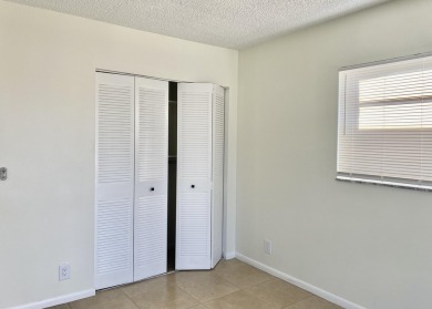 Beautiful remodeled 2 bedroom. New kitchen- new appliances - on Kings Point Golf -Flanders Way in Florida - for sale on GolfHomes.com, golf home, golf lot