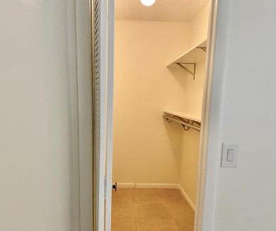 Beautiful remodeled 2 bedroom. New kitchen- new appliances - on Kings Point Golf -Flanders Way in Florida - for sale on GolfHomes.com, golf home, golf lot