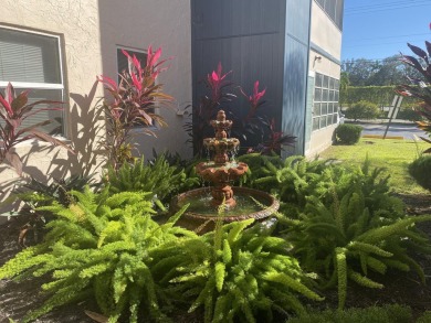 Beautiful remodeled 2 bedroom. New kitchen- new appliances - on Kings Point Golf -Flanders Way in Florida - for sale on GolfHomes.com, golf home, golf lot