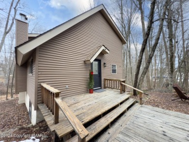 MODERN 3-LEVEL CONTEMPORARY Totally Renovated & Fully Furnished on Pocono Farms Country Club in Pennsylvania - for sale on GolfHomes.com, golf home, golf lot