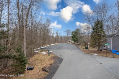 MODERN 3-LEVEL CONTEMPORARY Totally Renovated & Fully Furnished on Pocono Farms Country Club in Pennsylvania - for sale on GolfHomes.com, golf home, golf lot