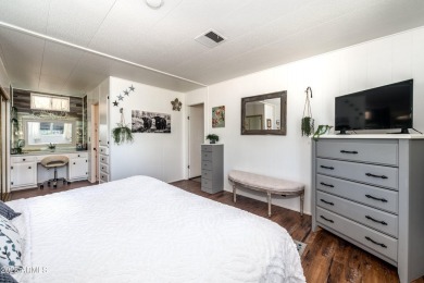 This charming and well-maintained, recently updated 2-bedroom on Fountain of the Sun Country Club in Arizona - for sale on GolfHomes.com, golf home, golf lot