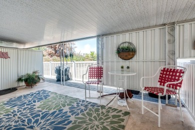 This charming and well-maintained, recently updated 2-bedroom on Fountain of the Sun Country Club in Arizona - for sale on GolfHomes.com, golf home, golf lot