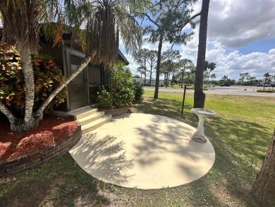 Lot Rent $1342.00    This well cared for 2 bedrooms, 2 bathrooms on Del Tura Golf and Country Club in Florida - for sale on GolfHomes.com, golf home, golf lot