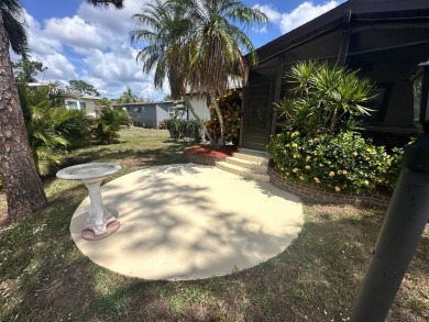 Lot Rent $1342.00    This well cared for 2 bedrooms, 2 bathrooms on Del Tura Golf and Country Club in Florida - for sale on GolfHomes.com, golf home, golf lot