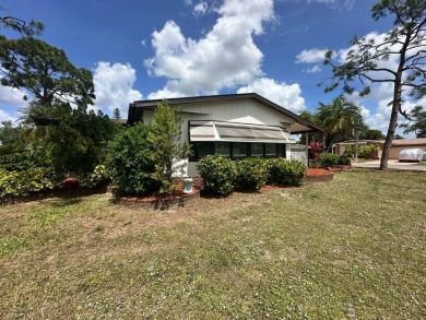 Lot Rent $1342.00    This well cared for 2 bedrooms, 2 bathrooms on Del Tura Golf and Country Club in Florida - for sale on GolfHomes.com, golf home, golf lot