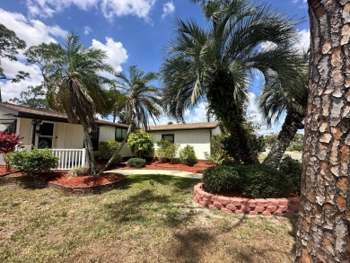 Lot Rent $1342.00    This well cared for 2 bedrooms, 2 bathrooms on Del Tura Golf and Country Club in Florida - for sale on GolfHomes.com, golf home, golf lot