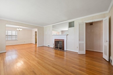 403 Holiday Road offers an outstanding location in Lexington's on Idle Hour Country Club in Kentucky - for sale on GolfHomes.com, golf home, golf lot