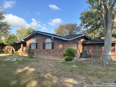 3 bedroom, 2 bath home in Seguin near the golf course. Beautiful on Golf Club of Seguin in Texas - for sale on GolfHomes.com, golf home, golf lot