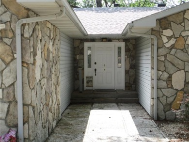 Move in ready Ranch home is waiting for YOU!! Well maintained 3 on Holiday Island Golf Course in Arkansas - for sale on GolfHomes.com, golf home, golf lot