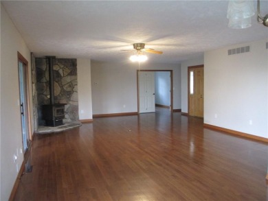 Move in ready Ranch home is waiting for YOU!! Well maintained 3 on Holiday Island Golf Course in Arkansas - for sale on GolfHomes.com, golf home, golf lot