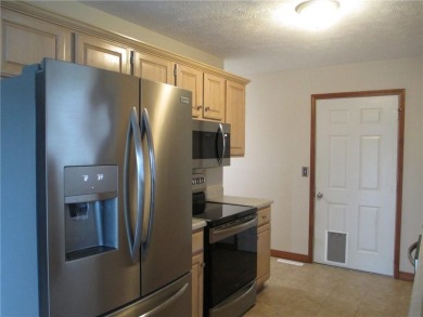Move in ready Ranch home is waiting for YOU!! Well maintained 3 on Holiday Island Golf Course in Arkansas - for sale on GolfHomes.com, golf home, golf lot