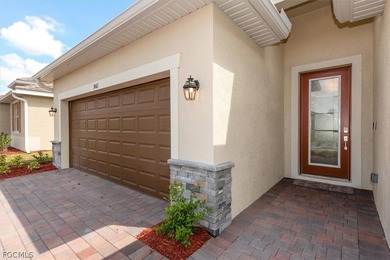 Better than new! This 4 bedroom, 3 bath waterfront front home on River Hall Country Club in Florida - for sale on GolfHomes.com, golf home, golf lot