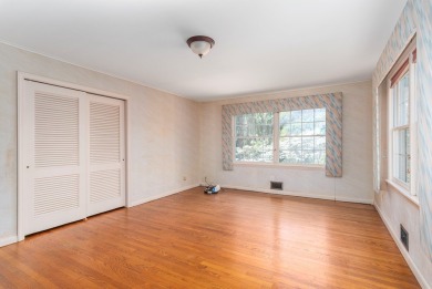 Rare opportunity near Waynesville Country Club! Spacious 4BD/4BA on Waynesville Country Club Inn in North Carolina - for sale on GolfHomes.com, golf home, golf lot