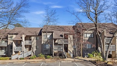 Welcome to this gorgeously remodeled Cliffside Lodge condo with on  in Arkansas - for sale on GolfHomes.com, golf home, golf lot