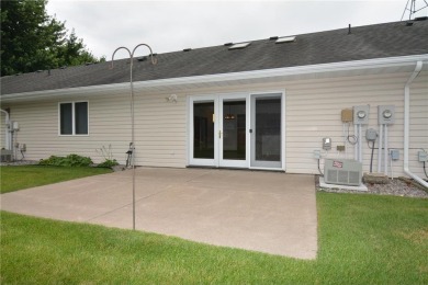 Perfectly Maintained One Level Townhome. Walking distance to on Stones Throw Golf Course in Minnesota - for sale on GolfHomes.com, golf home, golf lot