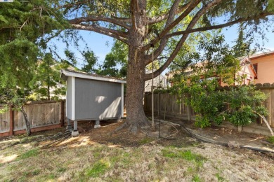 Come see the charm and comfort of this updated home, featuring on Willow Park Golf Course in California - for sale on GolfHomes.com, golf home, golf lot