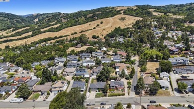 Come see the charm and comfort of this updated home, featuring on Willow Park Golf Course in California - for sale on GolfHomes.com, golf home, golf lot
