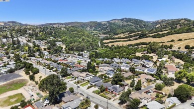 Come see the charm and comfort of this updated home, featuring on Willow Park Golf Course in California - for sale on GolfHomes.com, golf home, golf lot