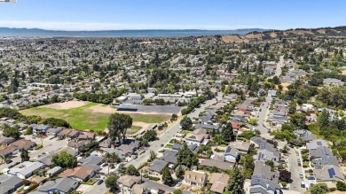 Come see the charm and comfort of this updated home, featuring on Willow Park Golf Course in California - for sale on GolfHomes.com, golf home, golf lot