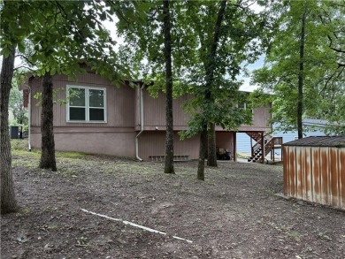 Welcome to this 4 bedroom, 2 bath home offering 1,816 sq ft of on Indian Hills Country Club in Arkansas - for sale on GolfHomes.com, golf home, golf lot