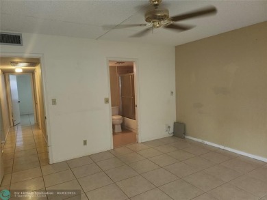WYNMOOR--HOPA---MUST BE 55+ TO LIVE HERE-- LOCATED IN  A 24 HOUR on Wynmoor Golf Course in Florida - for sale on GolfHomes.com, golf home, golf lot