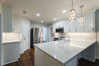 Welcome to easy living in sought-after Pecan Plantation--where on Pecan Plantation Country Club in Texas - for sale on GolfHomes.com, golf home, golf lot