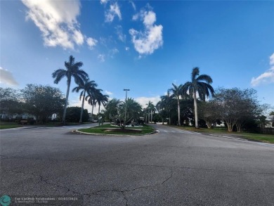 WYNMOOR--HOPA---MUST BE 55+ TO LIVE HERE-- LOCATED IN  A 24 HOUR on Wynmoor Golf Course in Florida - for sale on GolfHomes.com, golf home, golf lot