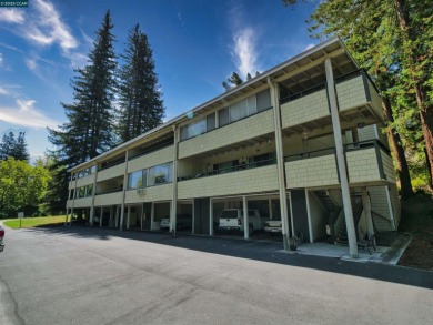 Spacious 2 Bedroom / 1 Bath Condominium located in Rossmoor, an on Rossmoor Golf Course in California - for sale on GolfHomes.com, golf home, golf lot