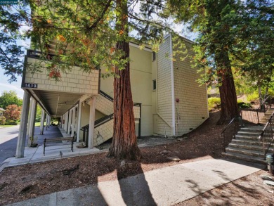 Spacious 2 Bedroom / 1 Bath Condominium located in Rossmoor, an on Rossmoor Golf Course in California - for sale on GolfHomes.com, golf home, golf lot