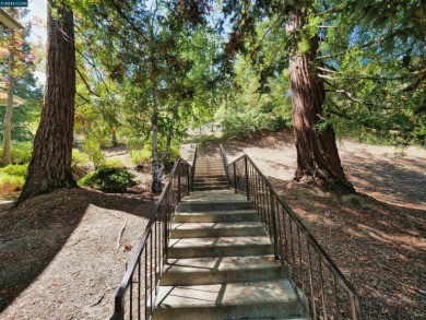 Spacious 2 Bedroom / 1 Bath Condominium located in Rossmoor, an on Rossmoor Golf Course in California - for sale on GolfHomes.com, golf home, golf lot