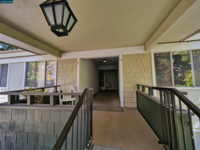 Spacious 2 Bedroom / 1 Bath Condominium located in Rossmoor, an on Rossmoor Golf Course in California - for sale on GolfHomes.com, golf home, golf lot