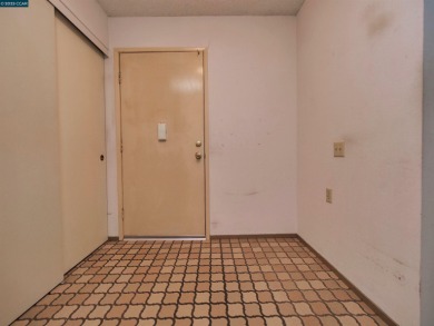Spacious 2 Bedroom / 1 Bath Condominium located in Rossmoor, an on Rossmoor Golf Course in California - for sale on GolfHomes.com, golf home, golf lot