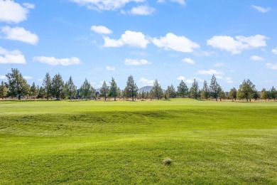Discover this charming single-level home perfectly positioned on on Eagle Crest Golf Resort - Resort Course in Oregon - for sale on GolfHomes.com, golf home, golf lot